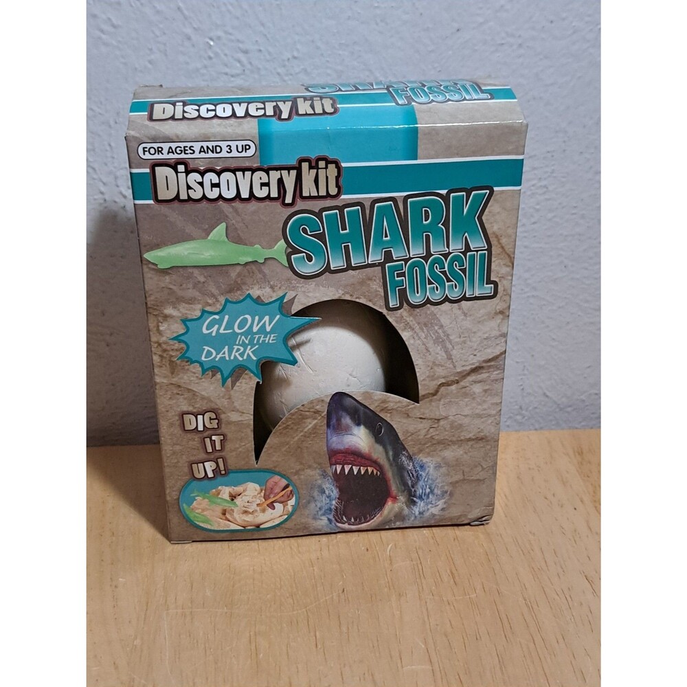 BRAND NEW Discovery Kit Shark Fossil Dig Surprise Toy Glow in the Dark